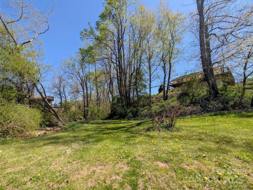 411 US Highway 19E ByPass, Burnsville, NC 28714.  MLS# CAR4247071, YatesRealty ID 11626. 