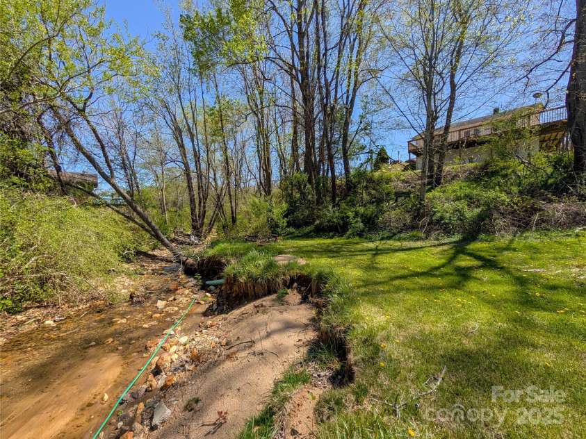 411 US Highway 19E ByPass, Burnsville, NC 28714.  MLS# CAR4247071, YatesRealty ID 11626. 