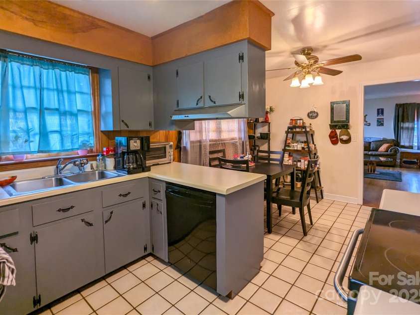 411 US Highway 19E ByPass, Burnsville, NC 28714.  MLS# CAR4247071, YatesRealty ID 11626. 