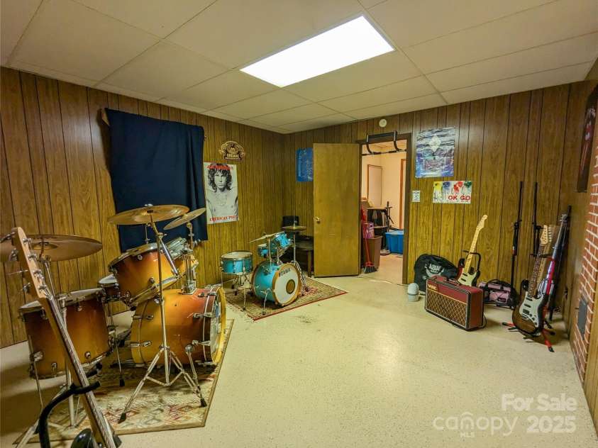 411 US Highway 19E ByPass, Burnsville, NC 28714.  MLS# CAR4247071, YatesRealty ID 11626. 