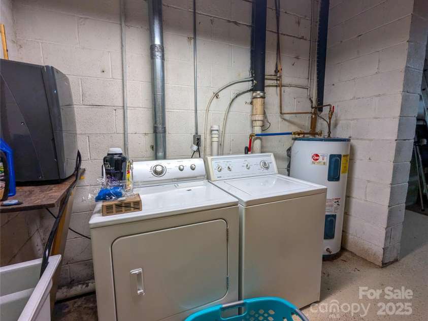 411 US Highway 19E ByPass, Burnsville, NC 28714.  MLS# CAR4247071, YatesRealty ID 11626. 