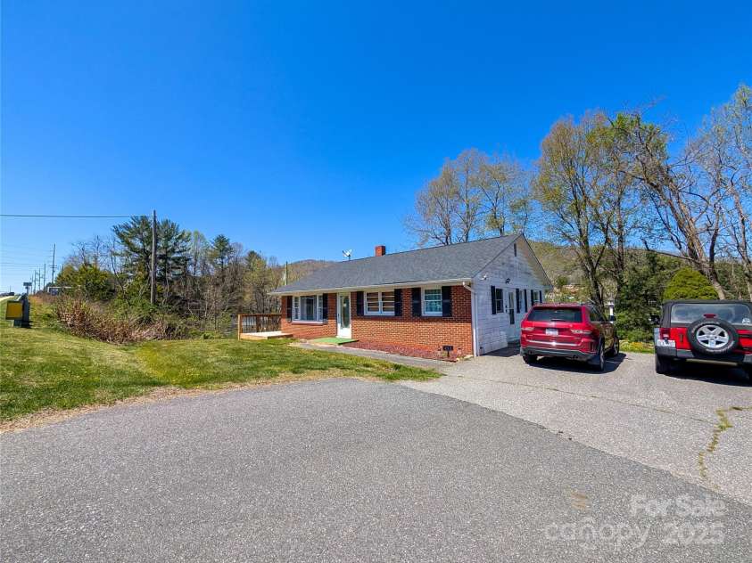 411 US Highway 19E ByPass, Burnsville, NC 28714.  MLS# CAR4247071, YatesRealty ID 11626. 