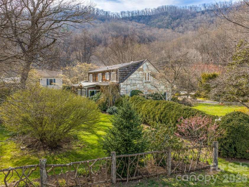 4125 State Highway 197 Highway, Burnsville, NC 28714.  MLS# CAR4361798, YatesRealty ID 11626. 