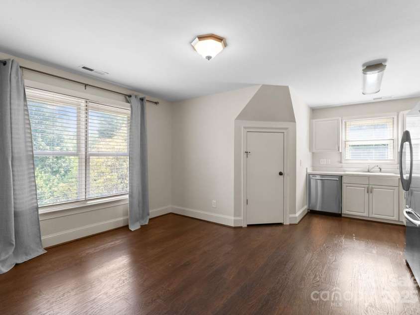 4429 Cameron Oaks Drive, Charlotte, NC 28211.  MLS# CAR4255218, YatesRealty ID 11627. 2nd Living Qtrs.