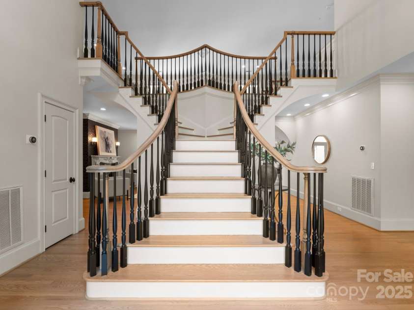 4429 Cameron Oaks Drive, Charlotte, NC 28211.  MLS# CAR4255218, YatesRealty ID 11627. 