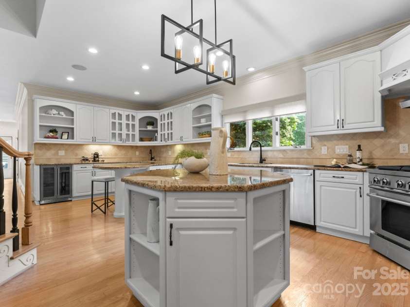 4429 Cameron Oaks Drive, Charlotte, NC 28211.  MLS# CAR4255218, YatesRealty ID 11627. 