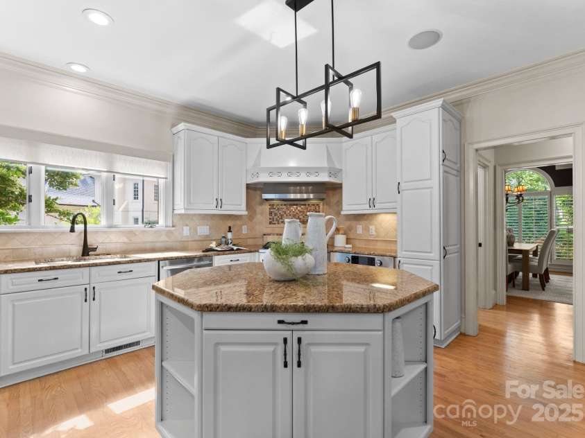 4429 Cameron Oaks Drive, Charlotte, NC 28211.  MLS# CAR4255218, YatesRealty ID 11627. 