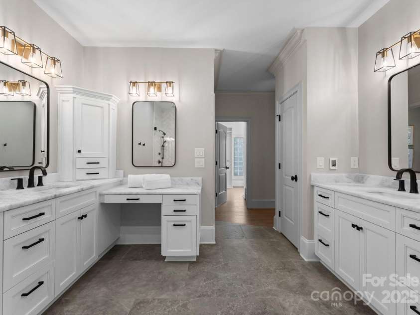 4429 Cameron Oaks Drive, Charlotte, NC 28211.  MLS# CAR4255218, YatesRealty ID 11627. 
