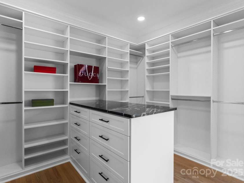 4429 Cameron Oaks Drive, Charlotte, NC 28211.  MLS# CAR4255218, YatesRealty ID 11627. 