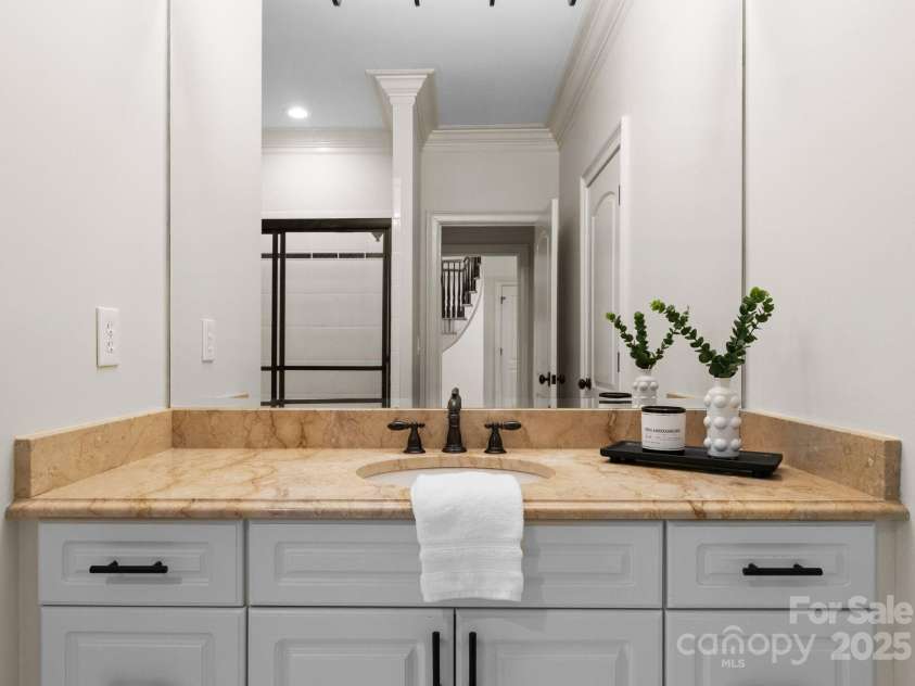 4429 Cameron Oaks Drive, Charlotte, NC 28211.  MLS# CAR4255218, YatesRealty ID 11627. 