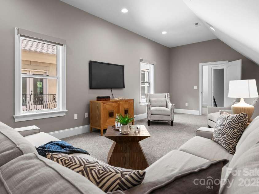 4429 Cameron Oaks Drive, Charlotte, NC 28211.  MLS# CAR4255218, YatesRealty ID 11627. 