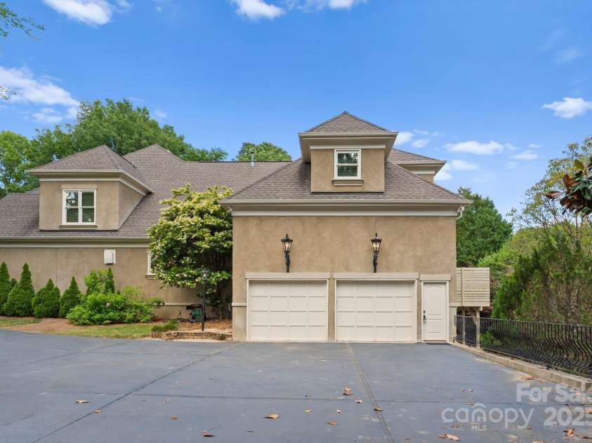 4429 Cameron Oaks Drive, Charlotte, NC 28211.  MLS# CAR4255218, YatesRealty ID 11627. 