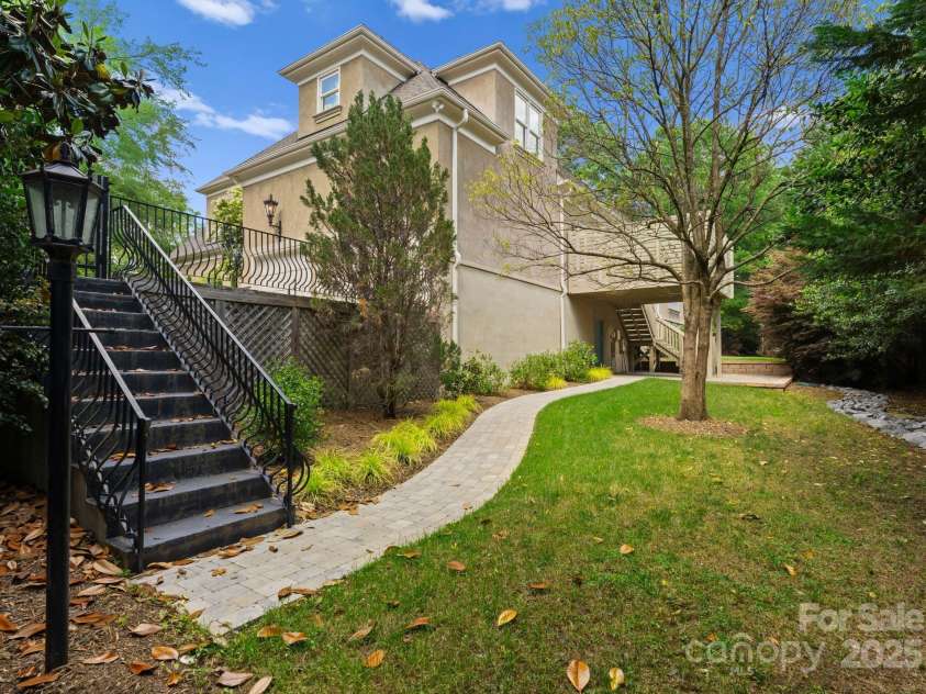 4429 Cameron Oaks Drive, Charlotte, NC 28211.  MLS# CAR4255218, YatesRealty ID 11627. 