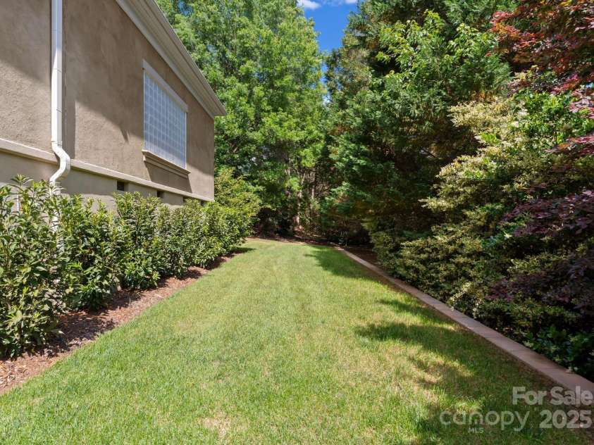 4429 Cameron Oaks Drive, Charlotte, NC 28211.  MLS# CAR4255218, YatesRealty ID 11627. 