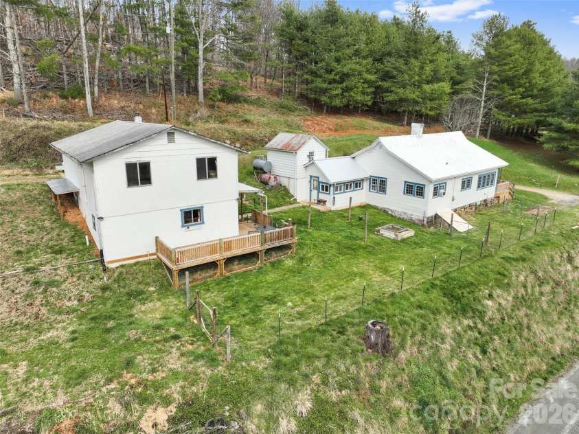 138 Robert Phillips Road, Bakersville, NC 28705.  MLS# CAR4361087, YatesRealty ID 11628. 