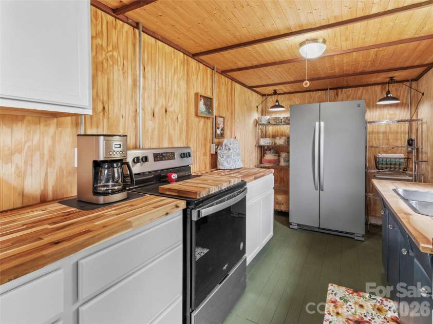 138 Robert Phillips Road, Bakersville, NC 28705.  MLS# CAR4361087, YatesRealty ID 11628. 