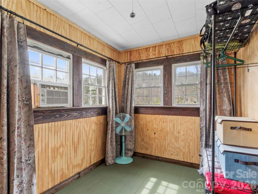 138 Robert Phillips Road, Bakersville, NC 28705.  MLS# CAR4361087, YatesRealty ID 11628. 