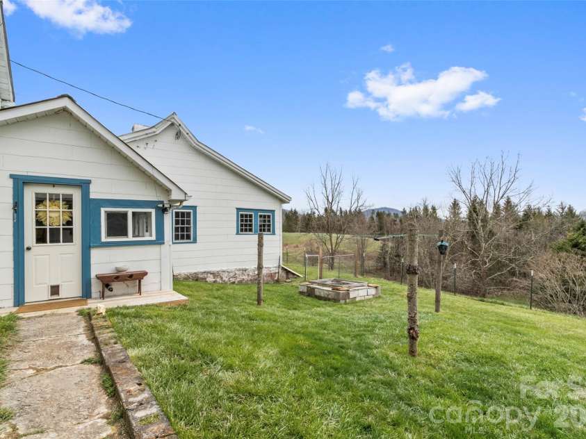 138 Robert Phillips Road, Bakersville, NC 28705.  MLS# CAR4361087, YatesRealty ID 11628. 