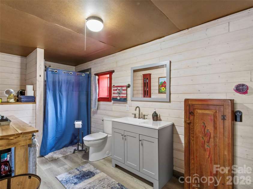 138 Robert Phillips Road, Bakersville, NC 28705.  MLS# CAR4361087, YatesRealty ID 11628. 
