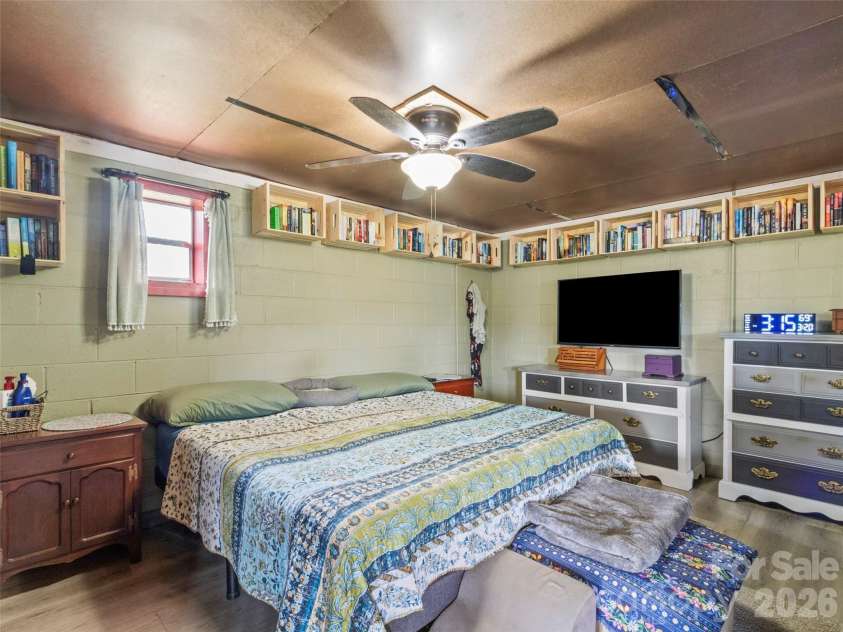 138 Robert Phillips Road, Bakersville, NC 28705.  MLS# CAR4361087, YatesRealty ID 11628. 