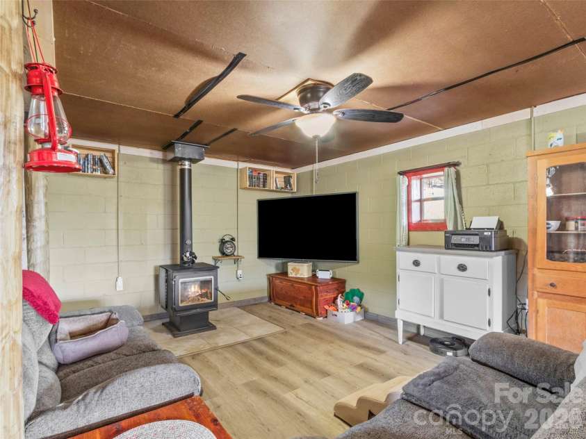 138 Robert Phillips Road, Bakersville, NC 28705.  MLS# CAR4361087, YatesRealty ID 11628. 
