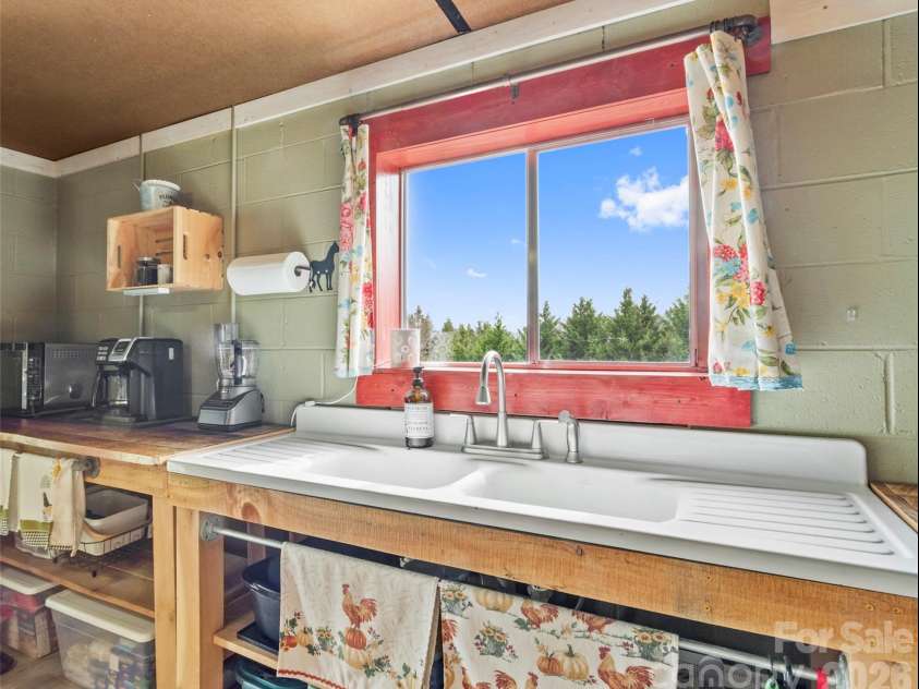 138 Robert Phillips Road, Bakersville, NC 28705.  MLS# CAR4361087, YatesRealty ID 11628. 
