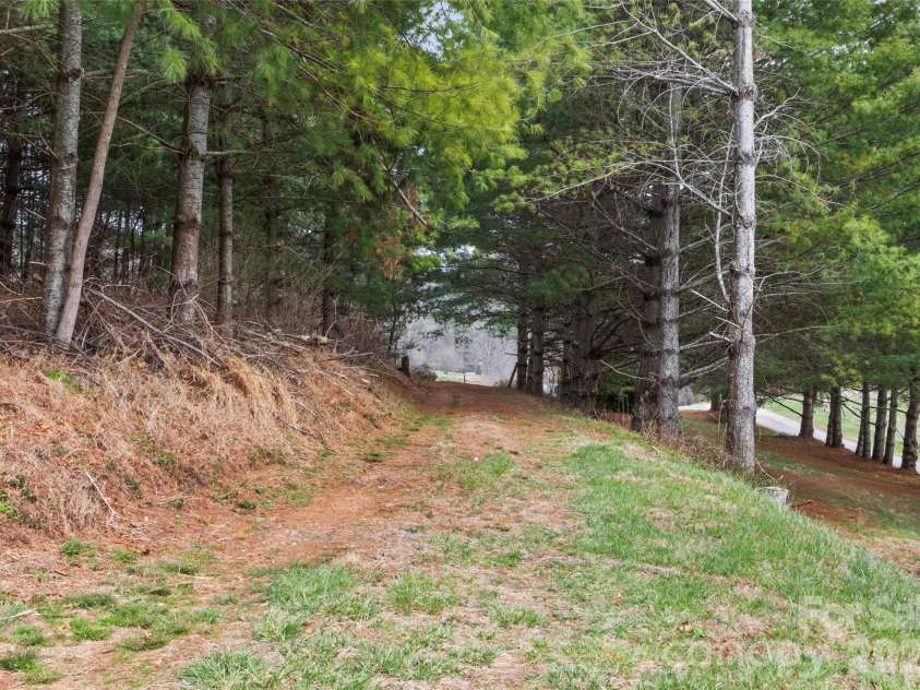 138 Robert Phillips Road, Bakersville, NC 28705.  MLS# CAR4361087, YatesRealty ID 11628. 