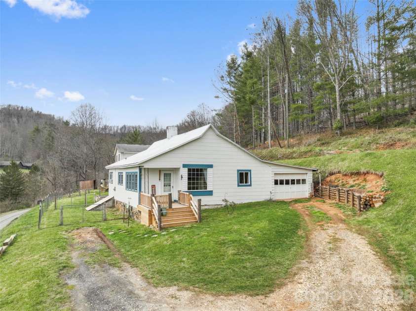 138 Robert Phillips Road, Bakersville, NC 28705.  MLS# CAR4361087, YatesRealty ID 11628. 
