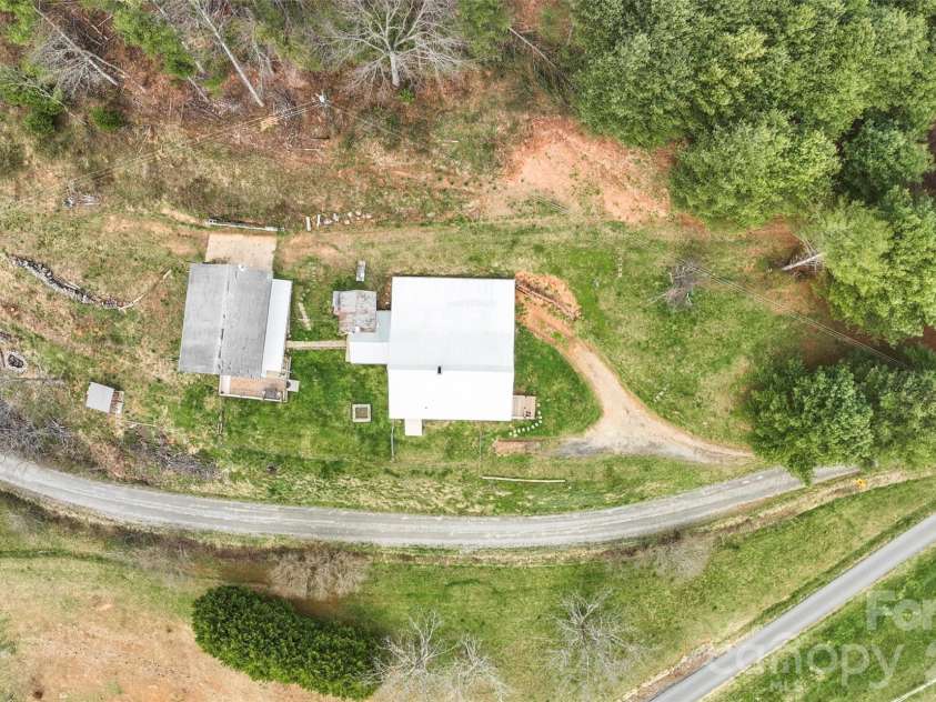 138 Robert Phillips Road, Bakersville, NC 28705.  MLS# CAR4361087, YatesRealty ID 11628. 