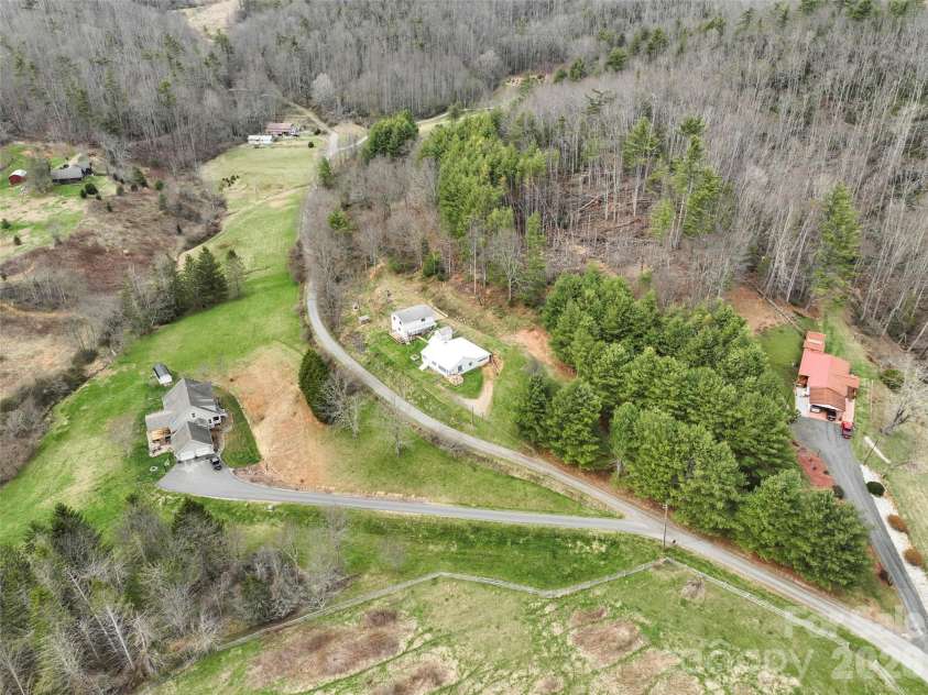 138 Robert Phillips Road, Bakersville, NC 28705.  MLS# CAR4361087, YatesRealty ID 11628. 