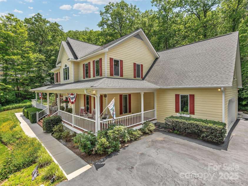 442 Heather Marie Drive, Hendersonville, NC 28792.  MLS# CAR4217083, YatesRealty ID 11628. 