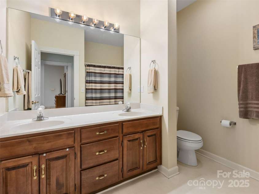 442 Heather Marie Drive, Hendersonville, NC 28792.  MLS# CAR4217083, YatesRealty ID 11628. 