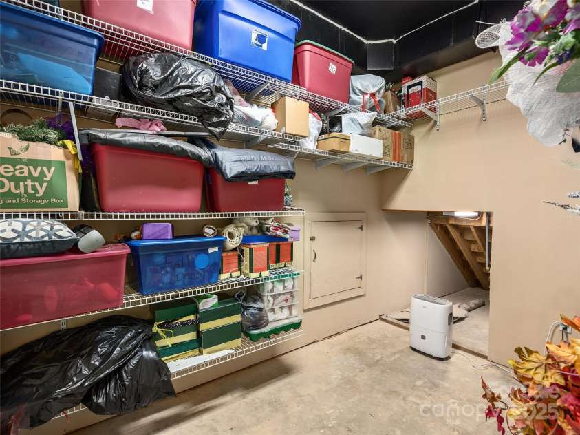 442 Heather Marie Drive, Hendersonville, NC 28792.  MLS# CAR4217083, YatesRealty ID 11628. 