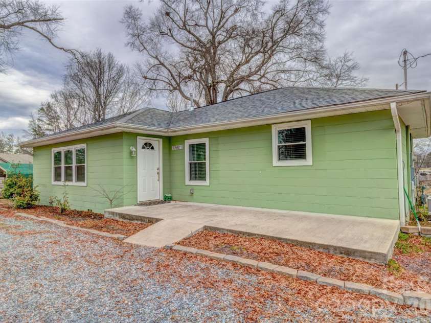 202 Ramsey Street, Cherryville, NC 28021.  MLS# CAR4340360, YatesRealty ID 1163. 