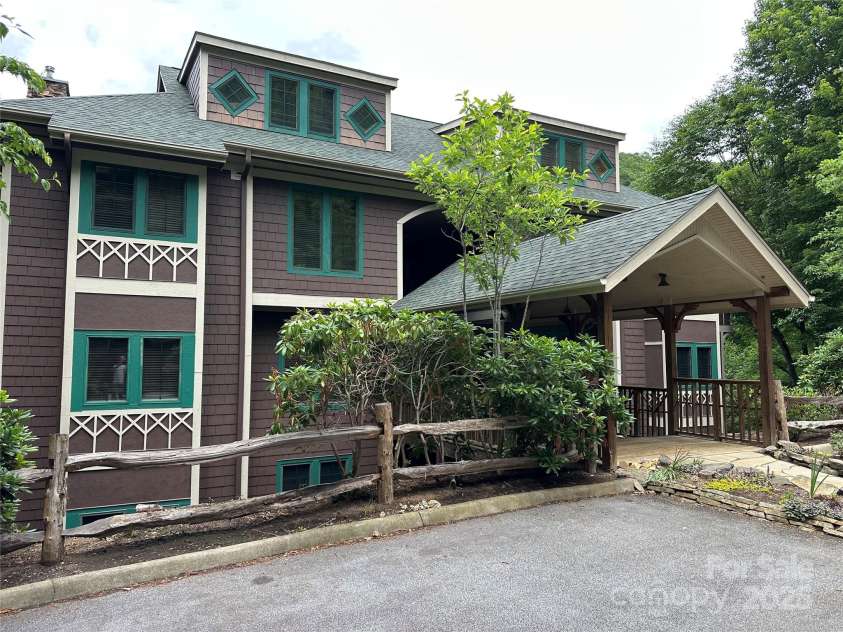 222 Creekside Way, Burnsville, NC 28714.  MLS# CAR4250039, YatesRealty ID 1163. 