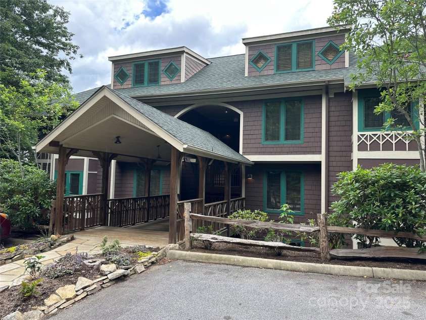 222 Creekside Way, Burnsville, NC 28714.  MLS# CAR4250039, YatesRealty ID 1163. 