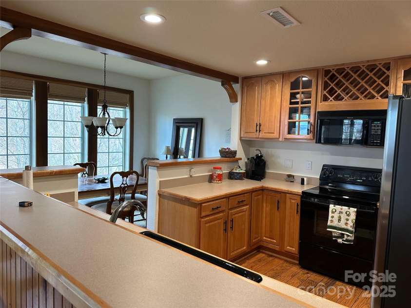 222 Creekside Way, Burnsville, NC 28714.  MLS# CAR4250039, YatesRealty ID 1163. 