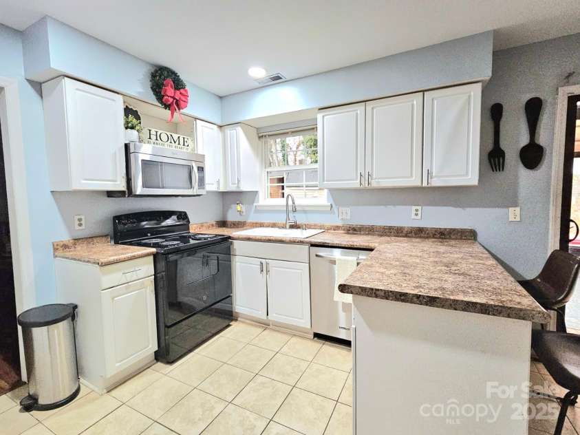 7344 Rena Mae Lane, Charlotte, NC 28227.  MLS# CAR4327973, YatesRealty ID 1163. 