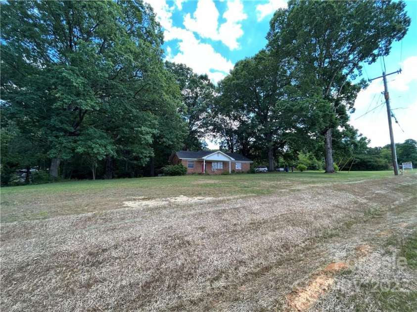 2108 Stallings Road, Matthews, NC 28104.  MLS# CAR3859546, YatesRealty ID 11630. 