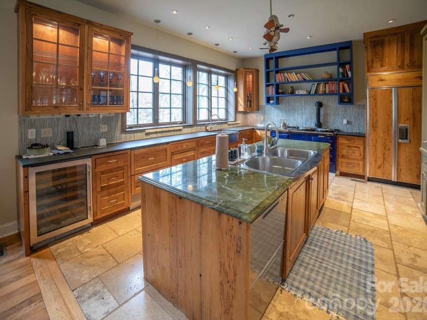 2186 Long Rifle Ridge Road, Nebo, NC 28761.  MLS# CAR4349761, YatesRealty ID 11631. 