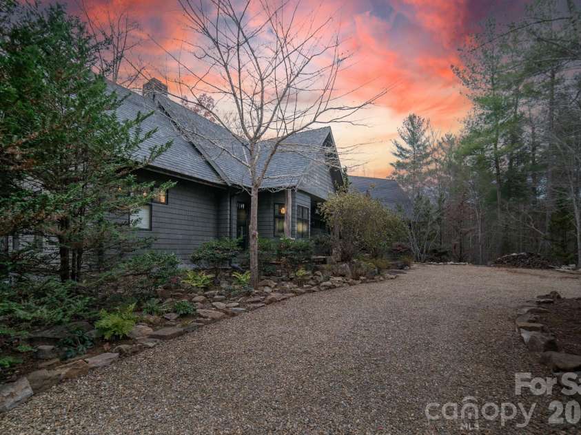 2186 Long Rifle Ridge Road, Nebo, NC 28761.  MLS# CAR4349761, YatesRealty ID 11631. 