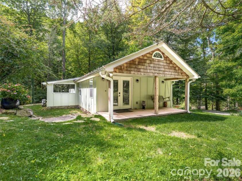 347 Blackberry Inn Road, Weaverville, NC 28787.  MLS# CAR4356059, YatesRealty ID 11632. 