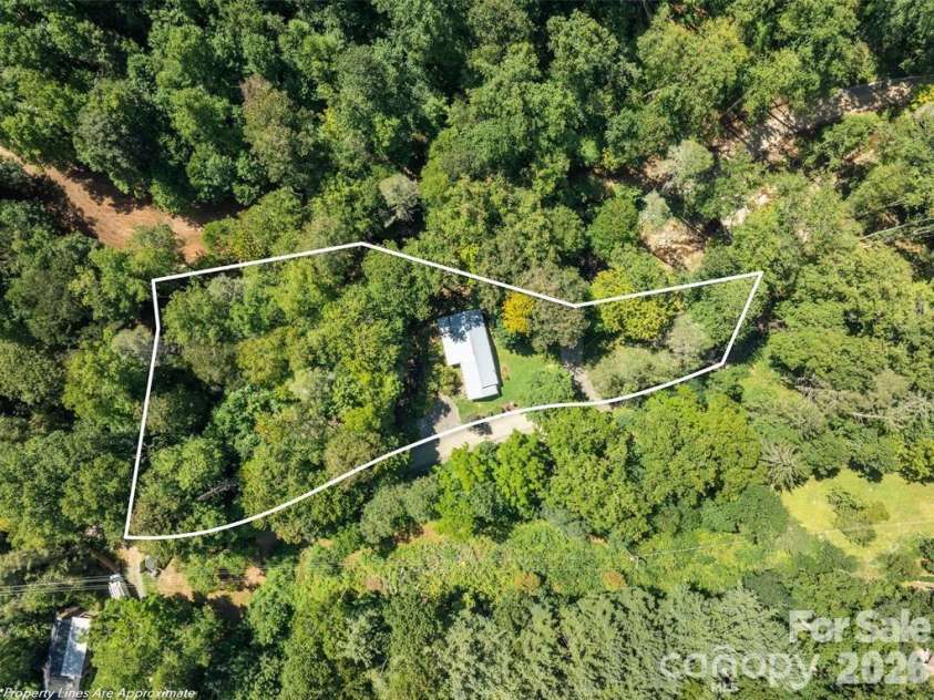 347 Blackberry Inn Road, Weaverville, NC 28787.  MLS# CAR4356059, YatesRealty ID 11632. 