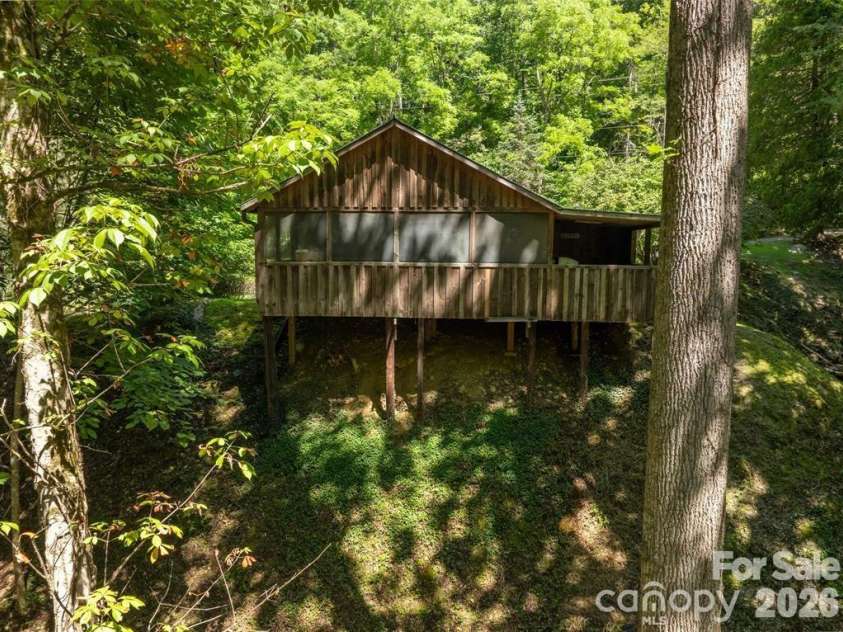 347 Blackberry Inn Road, Weaverville, NC 28787.  MLS# CAR4356059, YatesRealty ID 11632. 