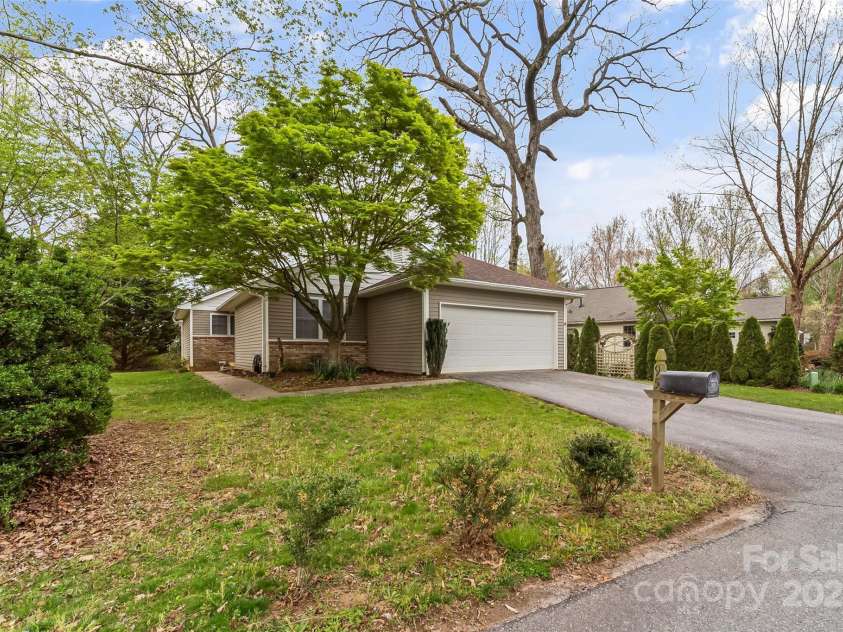 95 Wildwood Forest Lane, Mills River, NC 28759.  MLS# CAR4244882, YatesRealty ID 11632. 