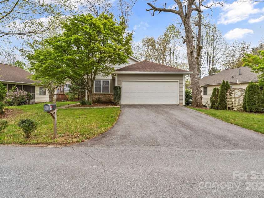 95 Wildwood Forest Lane, Mills River, NC 28759.  MLS# CAR4244882, YatesRealty ID 11632. 