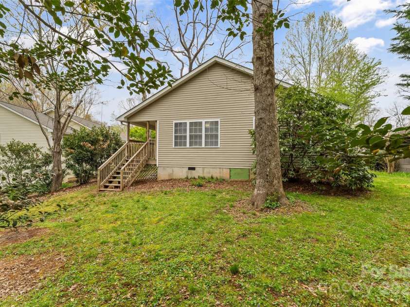 95 Wildwood Forest Lane, Mills River, NC 28759.  MLS# CAR4244882, YatesRealty ID 11632. 
