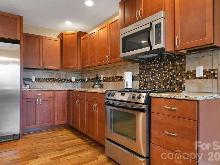 123 Isuhdavga Court, Brevard, NC 28712.  MLS# CAR4354135, YatesRealty ID 11633. Beautiful Cabinets