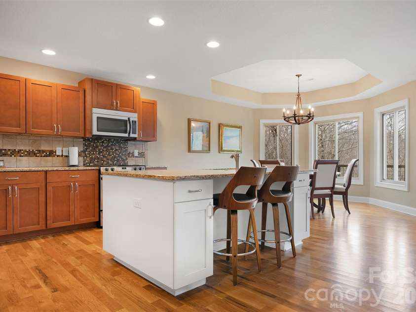 123 Isuhdavga Court, Brevard, NC 28712.  MLS# CAR4354135, YatesRealty ID 11633. Casual Dining