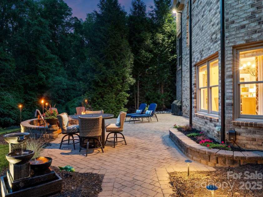 1021 Westbury Drive, Matthews, NC 28104.  MLS# CAR4252670, YatesRealty ID 11634. 